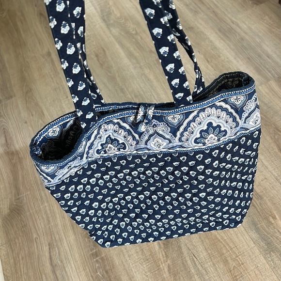 Vera Bradley Tote - Picture 4 of 7